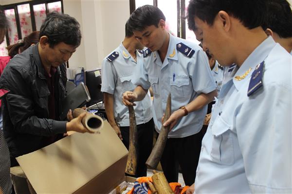 Hà Nội: Cảnh báo tình trạng vận chuyển hàng cấm qua đường hàng không